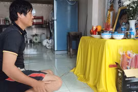 Nỗi đau của bố mẹ bé 2 tuổi bị cổng nhà trẻ đè chết