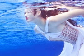 Trà My Next top hóa thân thành nàng tiên cá