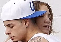 Marc Anthony bực tức vì Jennifer Lopez có bồ trẻ