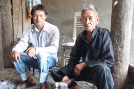 Gặp "Vua chạm bạc" chuyên làm đẹp cho các sơn nữ