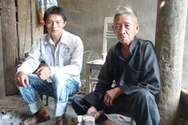 Gặp "Vua chạm bạc" chuyên làm đẹp cho các sơn nữ