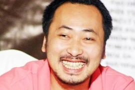 Đạo diễn "Nụ hôn thần chết" ngồi ghế nóng Bước nhảy Hoàn vũ