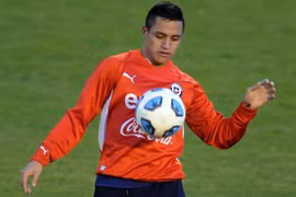 Barca hoàn tất hợp đồng mua Sanchez