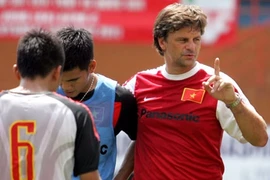 Thử tài HLV Falko Goetz