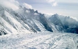 Tuyết lở khiến 100 quân lính Pakistan bị chôn sống