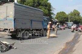 Bị tai nạn ngay trước cổng công ty, một công nhân chết thảm