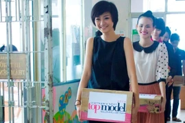 Dàn người mẫu Top model làm từ thiện ngày 1-6