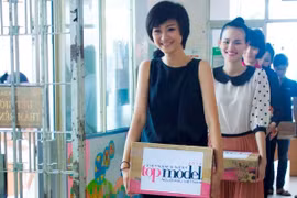 Dàn người mẫu Top model làm từ thiện ngày 1-6