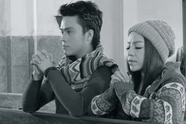 Minh Chuyên tung MV Giáng sinh với "cô gái chuyển giới"