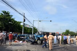  Hai xe ô tô đấu đầu, 11 hành khách thương vong