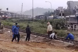 Tàu trật bánh, đường sắt Bắc-Nam tê liệt gần 10 giờ đồng hồ