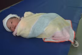 Một bé gái sơ sinh bị bỏ rơi ở khu công nghiệp