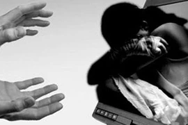 Đi buôn người vì bị giữ con!? 