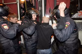 Bạo loạn tiếp diễn ở Moscow, gần 300 người bị bắt giữ