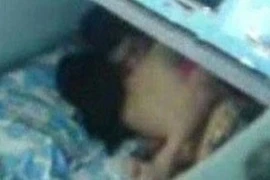 Buồn chán, thiếu nữ... quan hệ với bạn trai để "giải sầu"