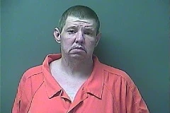 Giết chủ nhà rồi giấu xác trong tủ lạnh