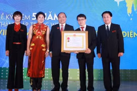 Báo điện tử Vietnam+ đón Huân chương Lao động hạng Ba