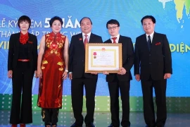 Báo điện tử Vietnam+ đón Huân chương Lao động hạng Ba