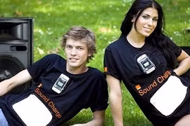 Áo sạc điện thoại bằng âm thanh