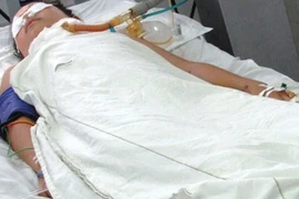 Bị "bồ nhí" xẻo tai "dằn mặt" vì tính trăng hoa