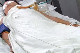 Bị "bồ nhí" xẻo tai "dằn mặt" vì tính trăng hoa