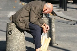 Tin thầy bói, con đẻ "khai tử" bố đang sống để... hưởng lộc