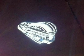 Hồ Ngọc Hà ấn tượng bay trên phi thuyền trong Live show