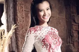 Á hậu Hoàng Oanh lọt chung kết "Người dẫn chương trình" 2013