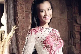 Á hậu Hoàng Oanh lọt chung kết "Người dẫn chương trình" 2013