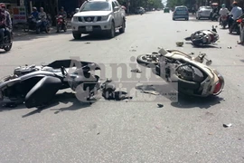 Tai nạn xe máy liên hoàn trên phố, 3 người bị thương