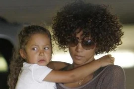 Halle Berry bị chấn thương khi đang đóng phim