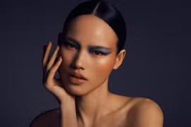 Tuyết Lan "mình hạc xương mai" trên tạp chí thời trang nước ngoài 