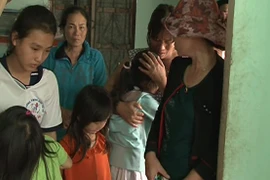  Thảm cảnh đau lòng của 4 đứa trẻ mất bố, mẹ sau tai nạn