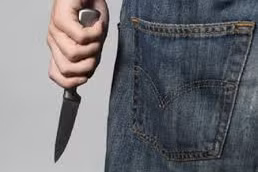 Giết người vì tưởng "nhìn đểu"