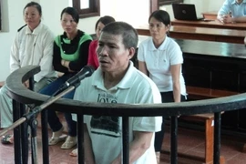 "Ma men" đưa lối, cha nhẫn tâm cưỡng bức con gái ruột