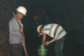 Nỗ lực vớt 3 thi thể chìm trong hầm thủy điện