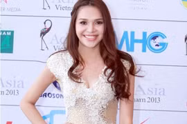 Hoa hậu Diệu Hân quyến rũ với váy ren gợi cảm