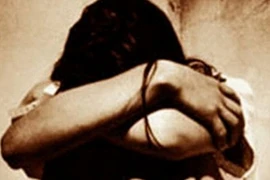 Bàng hoàng phát hiện con gái 15 tuổi có thai