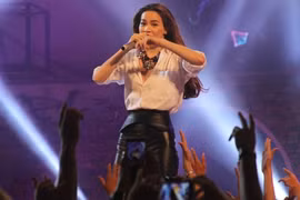 Hồ Ngọc Hà cuồng nhiệt với vũ điệu nóng bỏng