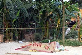 Người đàn ông say rượu ngủ quên, chết rét bên đường