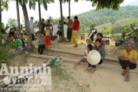 Cả làng gặp "đại họa" vì thuốc diệt cỏ 