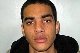 Bé gái 12 tuổi giấu bố mẹ giúp “yêu râu xanh” trốn trong phòng ngủ