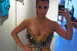 Phút "tự sướng" của "cô Kim siêu vòng 3"