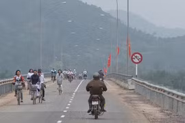 Vừa ra tù, 4 đối tượng lại đánh người hàng loạt