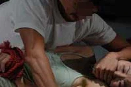 "Ma men" đưa lối, bố đẻ hiếp dâm con nhân lúc vợ đi vắng