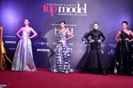 Chân dài Next top hội ngộ trên sàn diễn