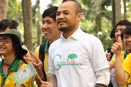 Thí sinh và HLV Giọng hát Việt đạp xe vì người khuyết tật