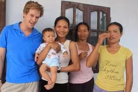 Gái núi rừng yêu... Tây như trong tiểu thuyết