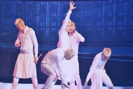 "Học trò cưng" của Ngô Thanh Vân gây náo loạn vì tóc "bạch kim"