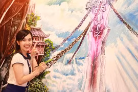 Trốn người tình, Huyền Trang Miss Teen đi xem tranh 3D một mình